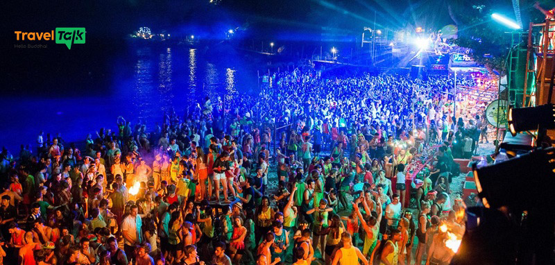 Không khí nhộn nhịp trong bữa tiệc Full Moon tại Goa