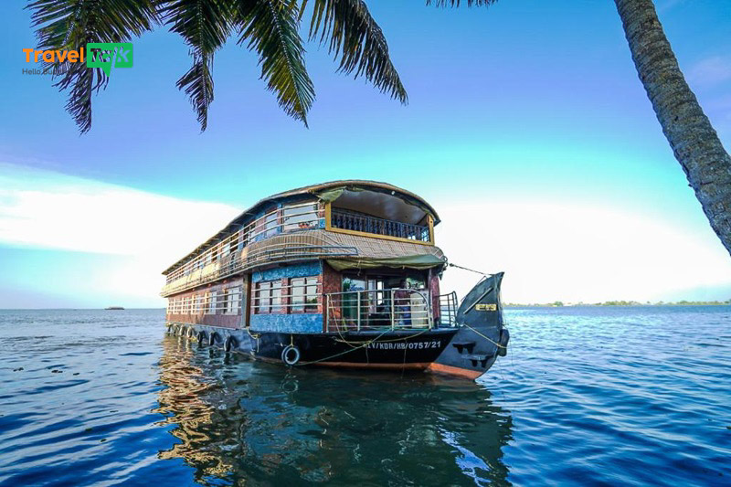 Thả trôi mình trên dòng sông Alleppey yên bình