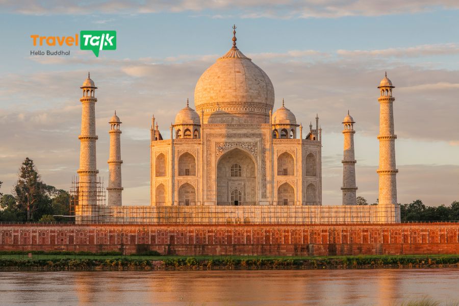 Taj Mahal là biểu tượng tình yêu bất diệt, tỏa sáng rực rỡ khi bình minh và hoàng hôn