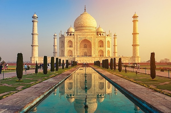 Taj Mahal là một trong những biểu tượng quốc gia Ấn Độ nổi tiếng nhất thế giới