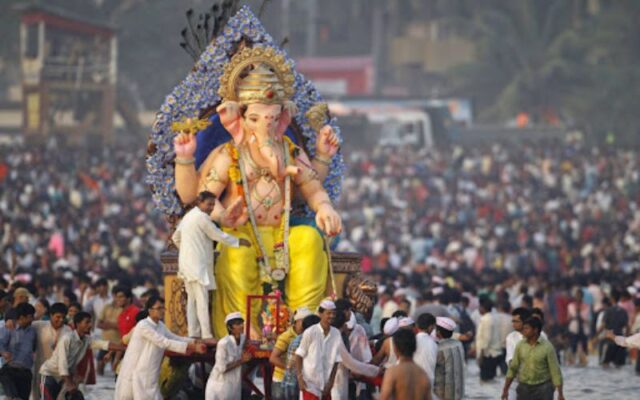 Người dân chuẩn bị hoành tráng cho lễ hội thần Ganesha