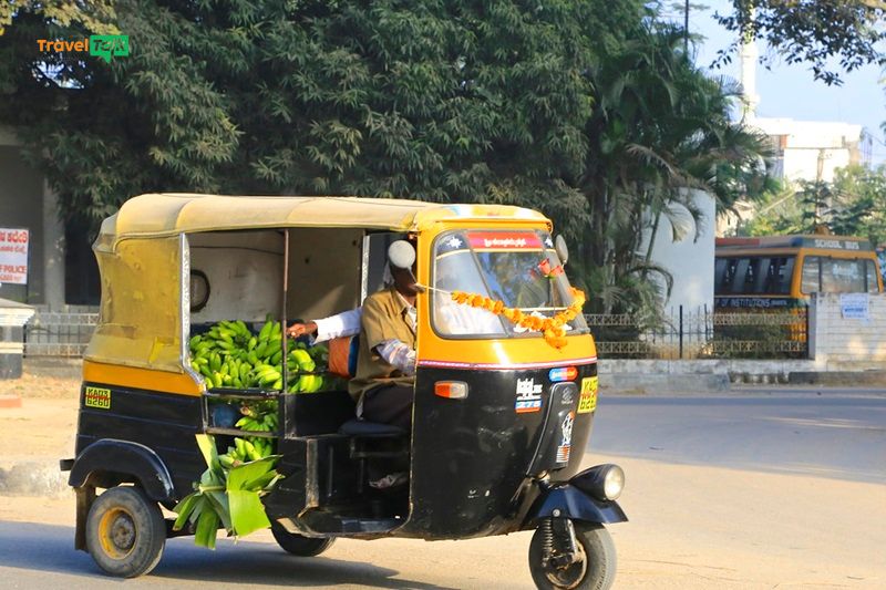 Xe kéo tự động (auto-rickshaw) là phương tiện di chuyển quen thuộc tại Chennai
