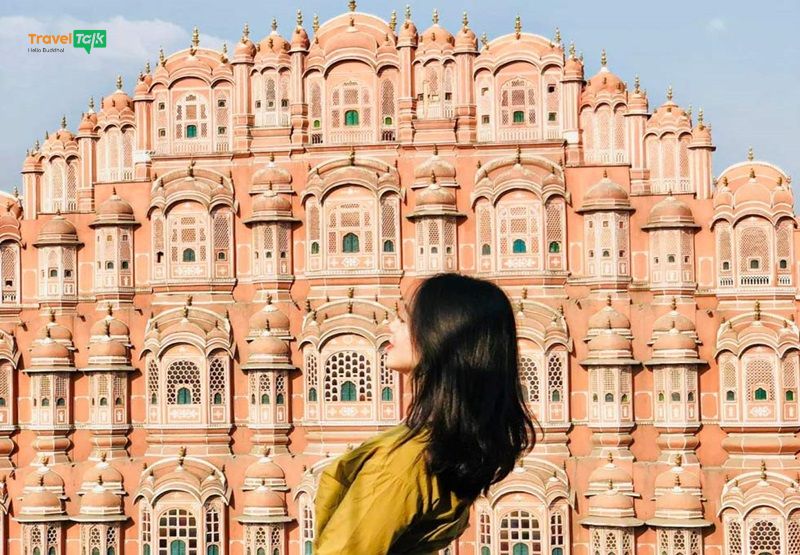 Cung Điện Gió là điểm check-in không thể bỏ lỡ trong các tour du lịch Ấn Độ