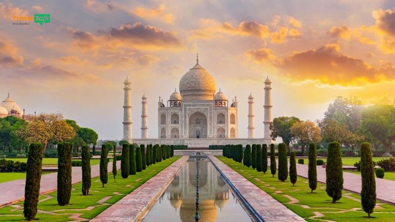 Nên du lịch Ấn Độ đền Taj Mahal trong tháng 10 đến tháng 3 để chiêm ngưỡng Đền trong thời tiết đẹp nhất