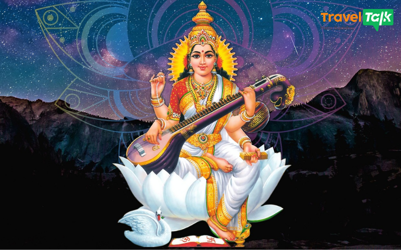 Saraswati là nữ thần tri thức thường ngồi trên bông sen trắng