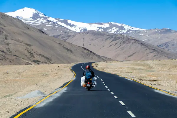 Vì sao Ladakh áp dụng hạn ngạch khách du lịch năm 2025?