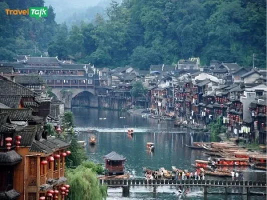 Du lịch Trung Quốc Phượng Hoàng Cổ Trấn