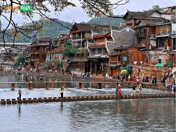 Du lịch Trung Quốc Phượng Hoàng Cổ Trấn