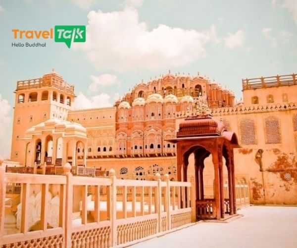 Cung điện gió Hawa Mahal - Biểu tượng kiến trúc nổi bật của thành phố Jaipur