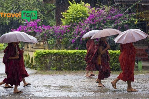 Tháng 8 – Mưa nhiều nhưng ít khách