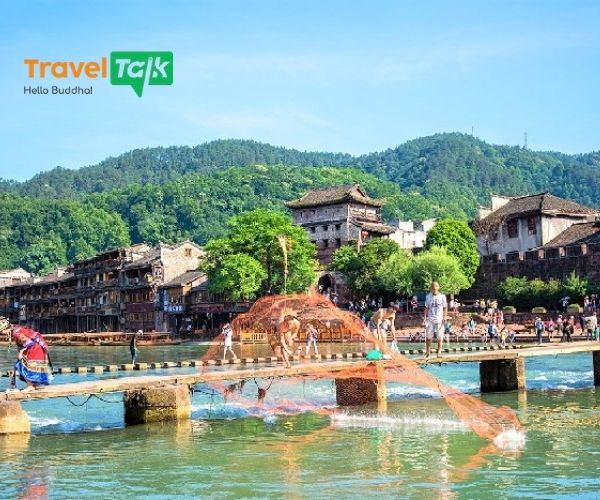Đi Phượng Hoàng Cổ Trấn mặc gì vào mùa Hè?