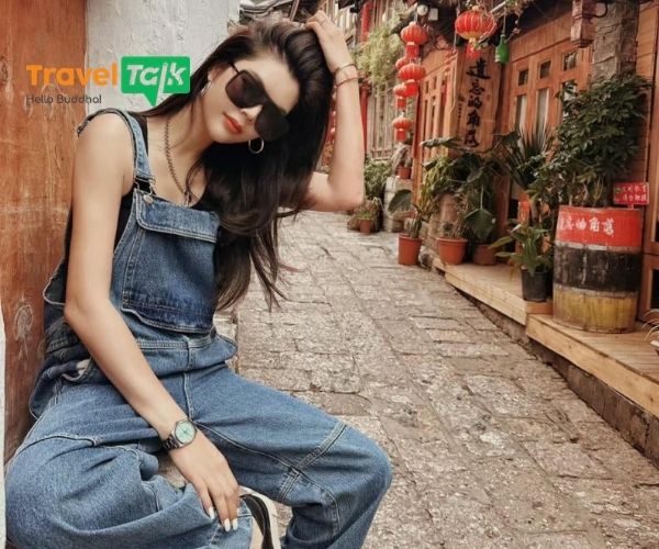 Đi Phượng Hoàng Cổ Trấn mặc gì - Set quần yếm jean