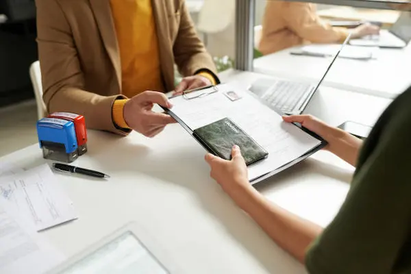 Dùng dịch vụ làm visa Trung Quốc là gì?