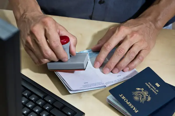 Cam kết dịch vụ visa tại TravelTalk 3 Hồ sơ visa cần đúng thông tin thực tế